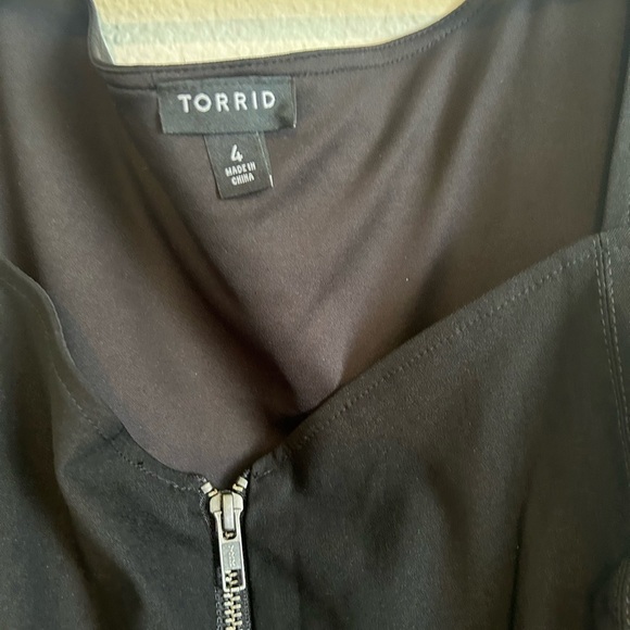 Torrid Sleeveless Peplum Top EUC Size 4 - Picture 4 of 7